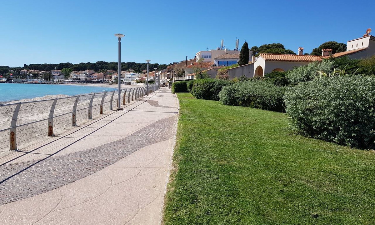 Les Lecques Apartment | Seafront apartment