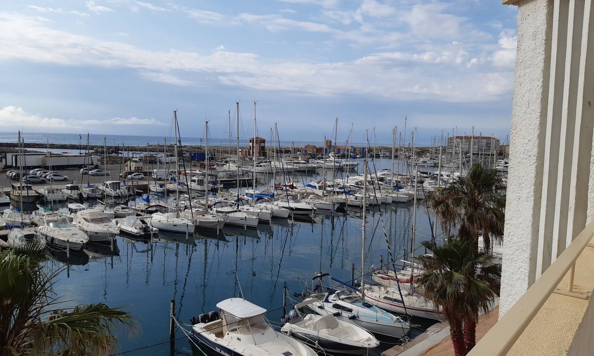 Le Barcares Apartment | Seafront studio, air-conditioned, private parking, internet.