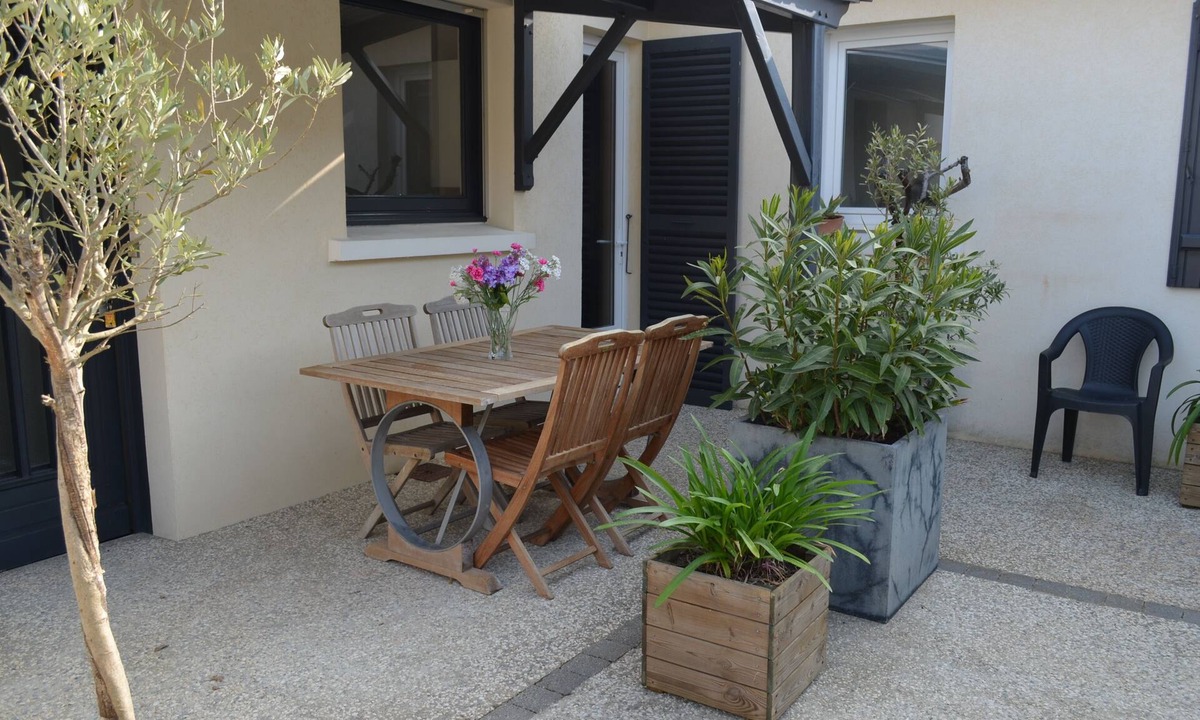 Port District House | Seafront villa 50 meters from the beach