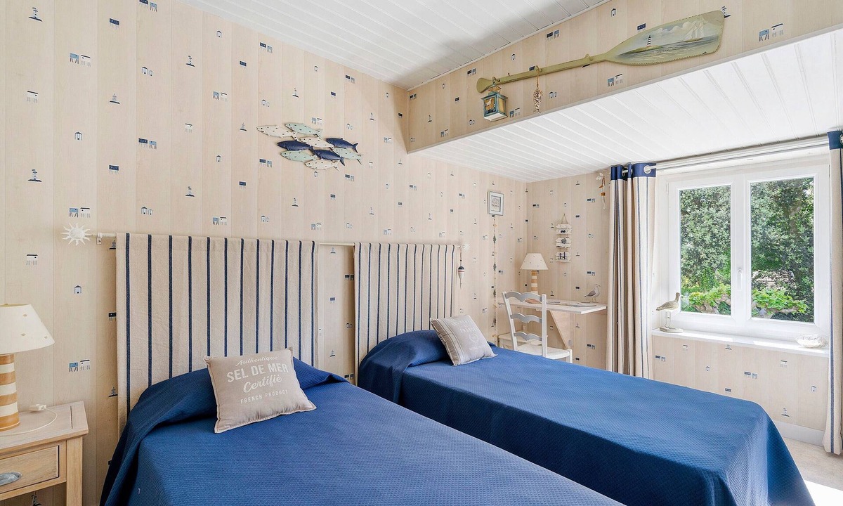 Pont l'Abbe d'Arnoult Bed & Breakfast | Seaside Guest Room with Shared Terrace & Garden, Wi-Fi Included