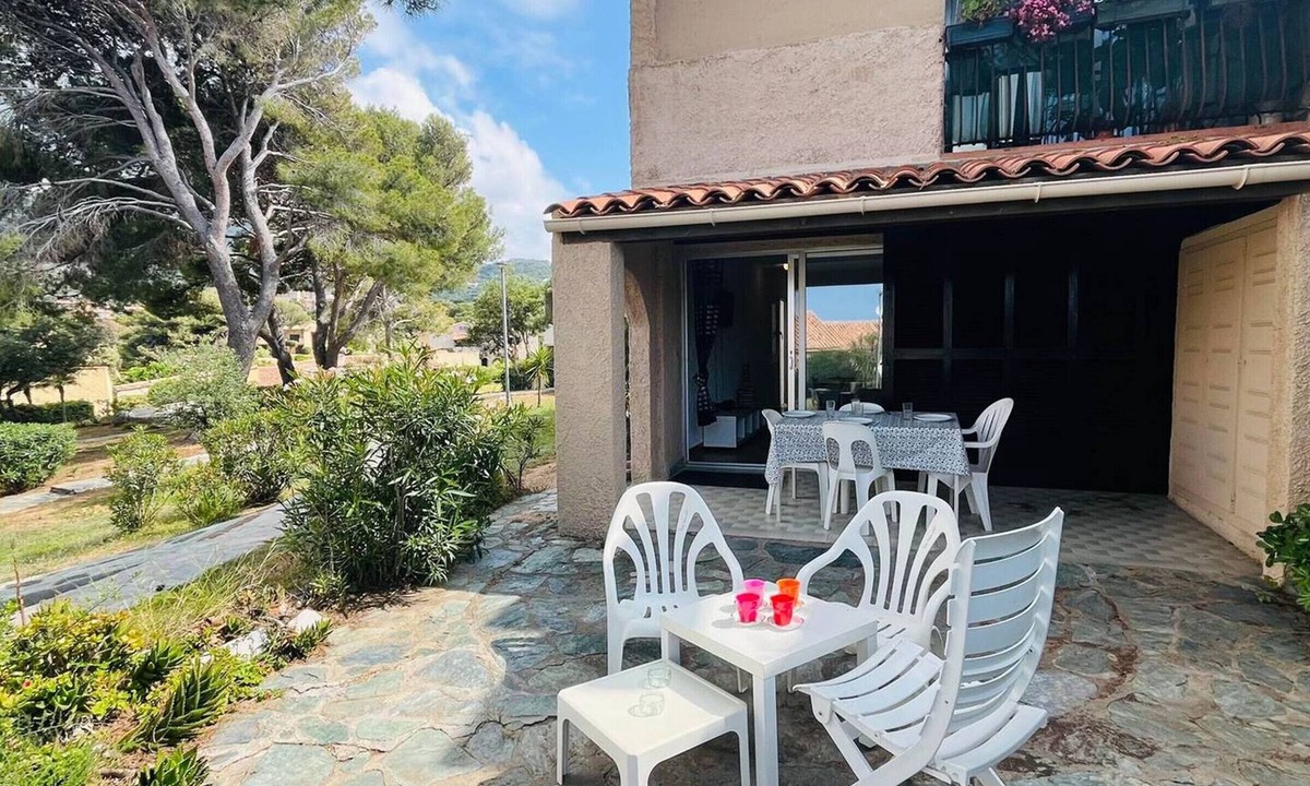 Marine de Saint Ambroggio Apartment | Seaside Studio with Terrace - 4 Guests, 1 Km to Beach, Parking Included
