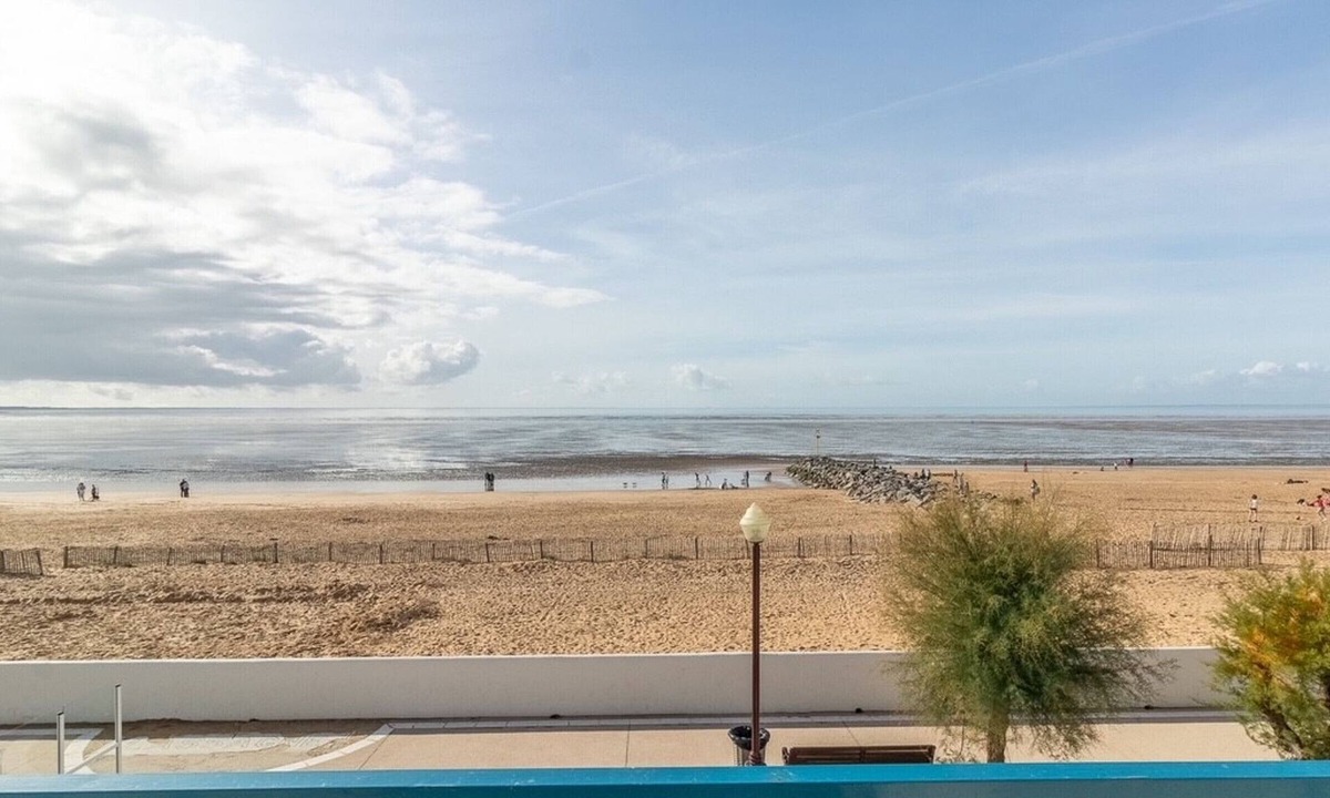 Quartier du Casino Villa | Seaside Villa with Studio, Air Con and Parking