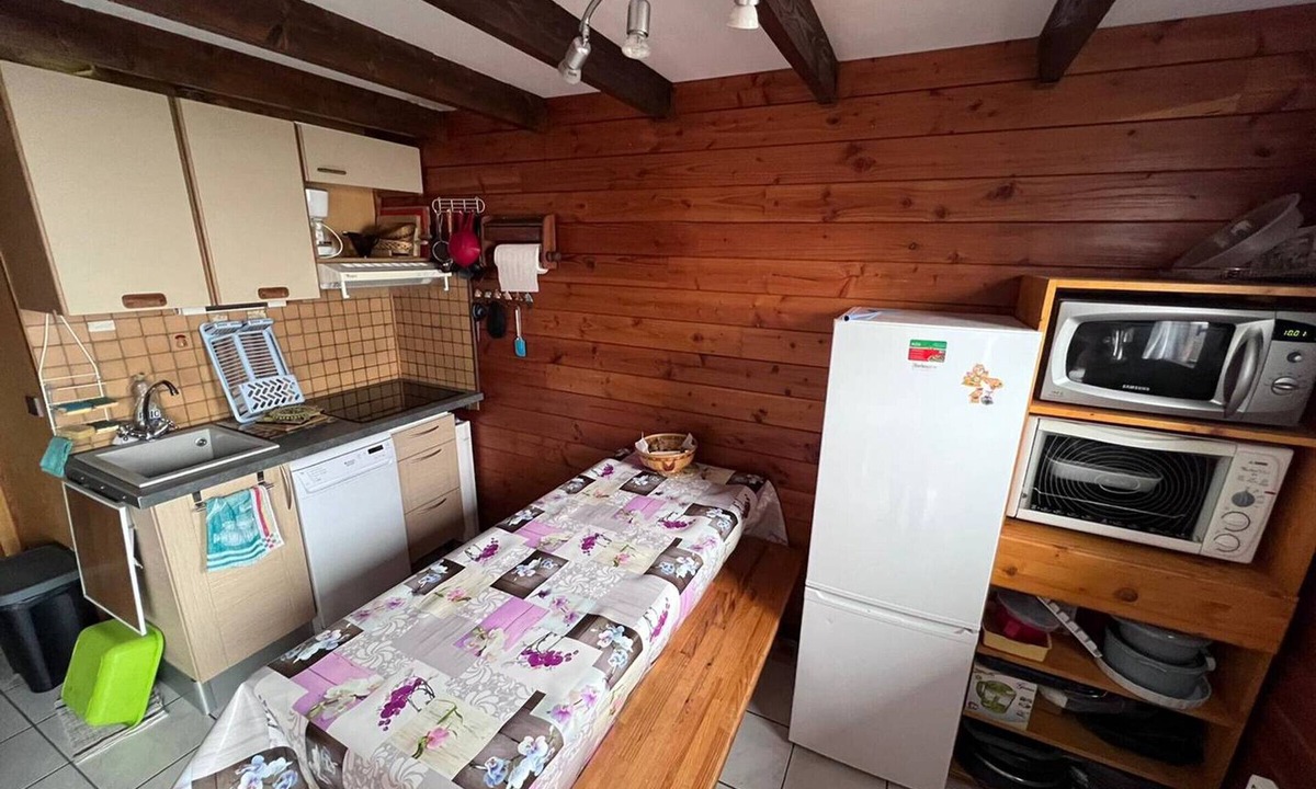 Les Angles Ski Chalet | Semi-detached chalet with lake and mountain views