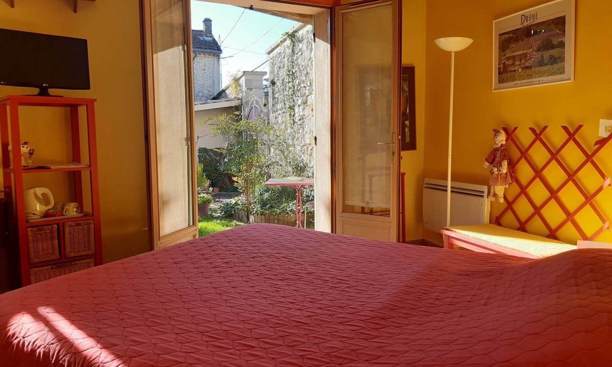 Donzere Apartment | Separate bedroom with shower room, toilet and terrace
