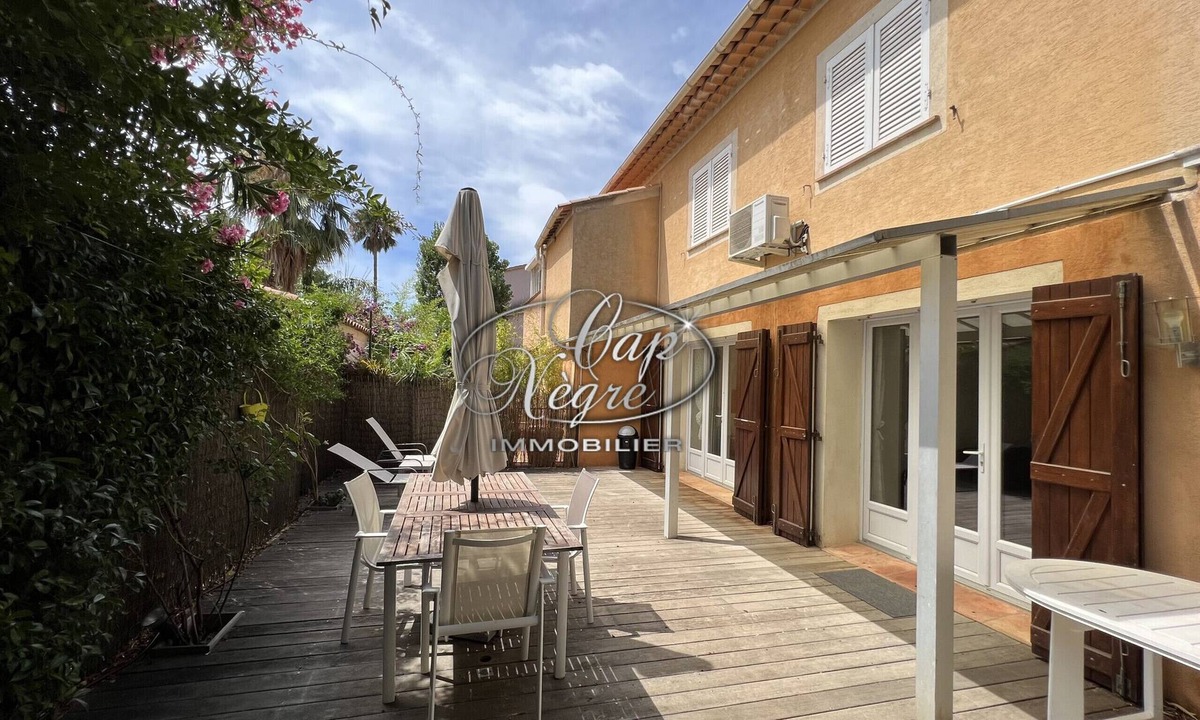 Rayol-Canadel-sur-Mer Apartment | Single-story apartment with terrace near Canadel Beach