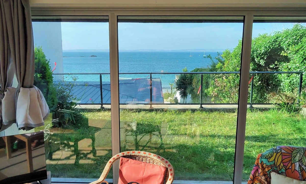 Treboul House | Single-storey house with sea view, 2 stars, with garden, pedestrian walkway, parking