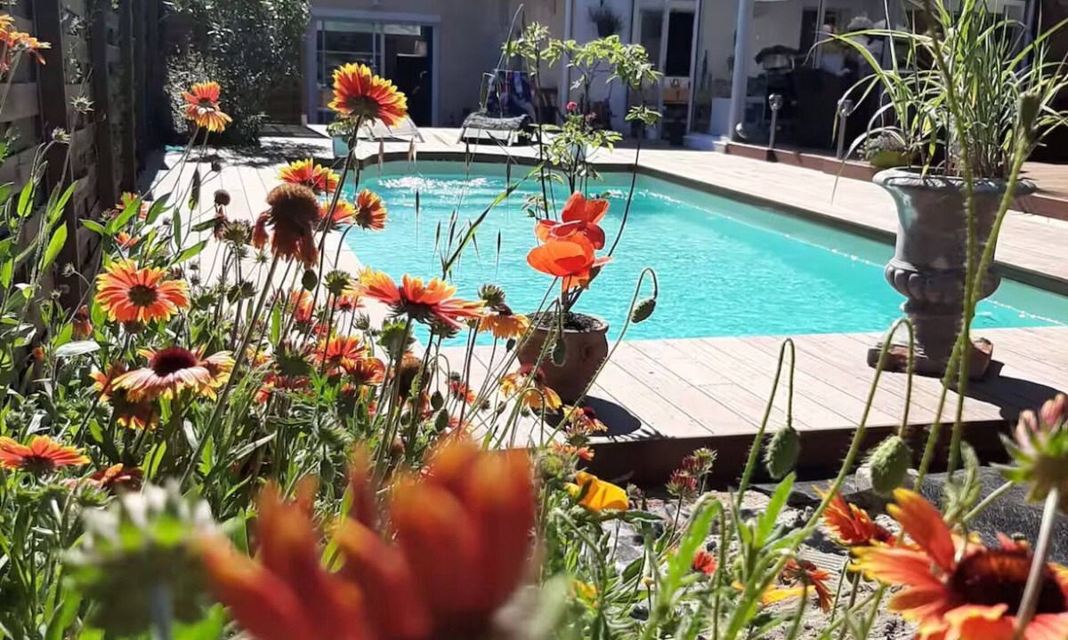 Eysines House | Small air-conditioned house with swimming pool