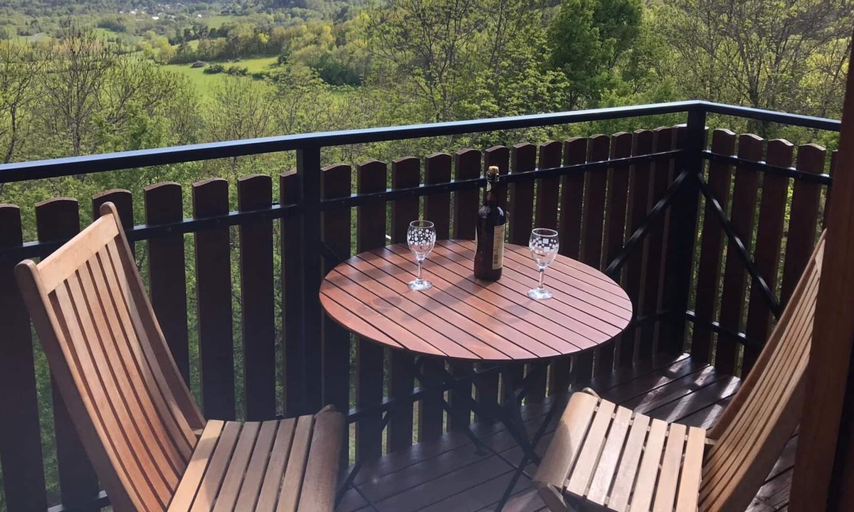 Saint-Nectaire Ski Chalet | Small chalet hut with balcony, exceptional view of the Sancy massif