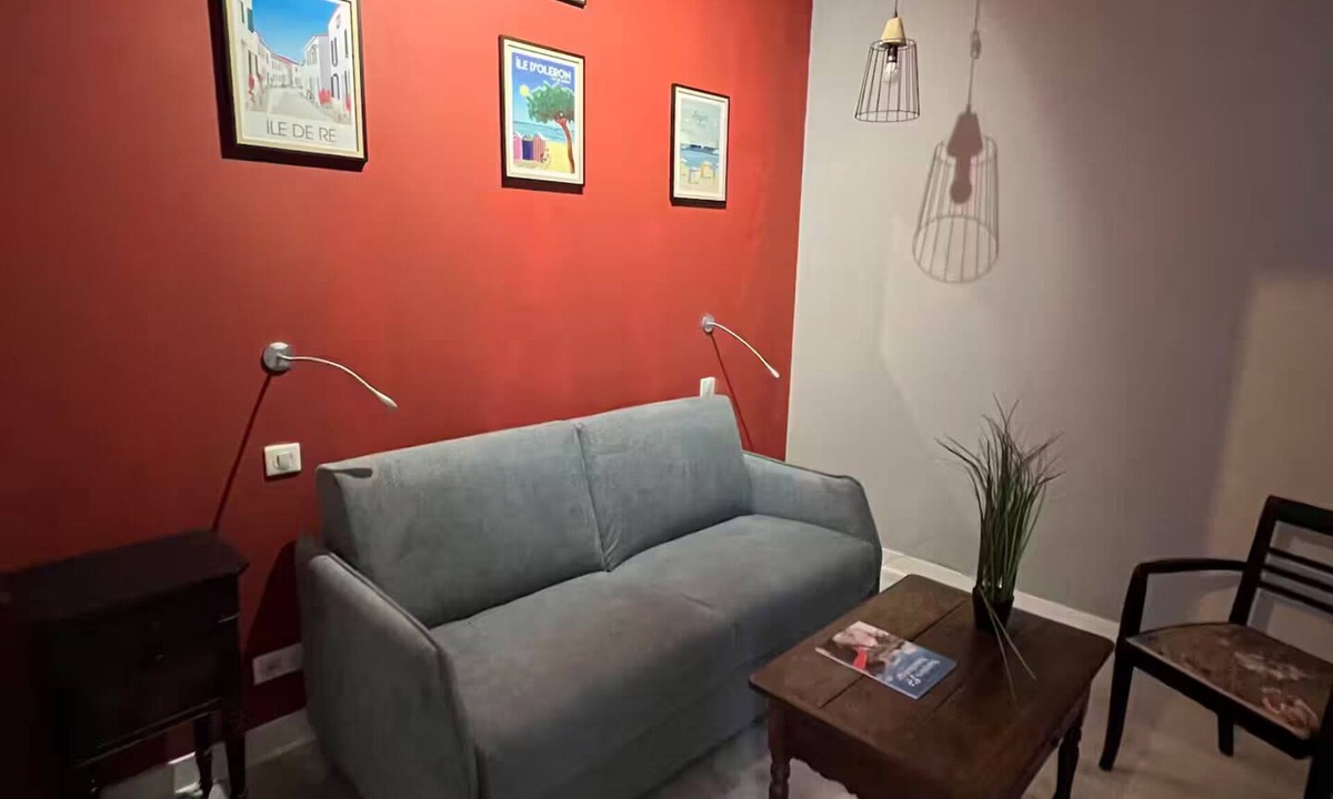 Saintes Apartment | Small, fully-equipped apartment
