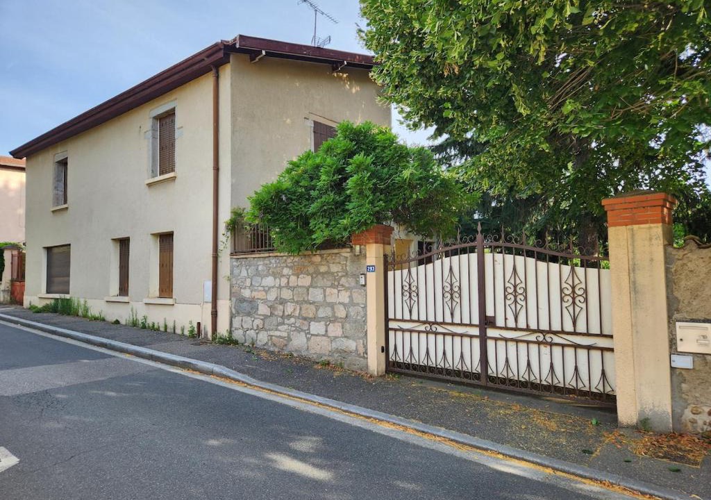 Charly House | Spacieuse maison de 3 chambres disposant d'un grand jardin