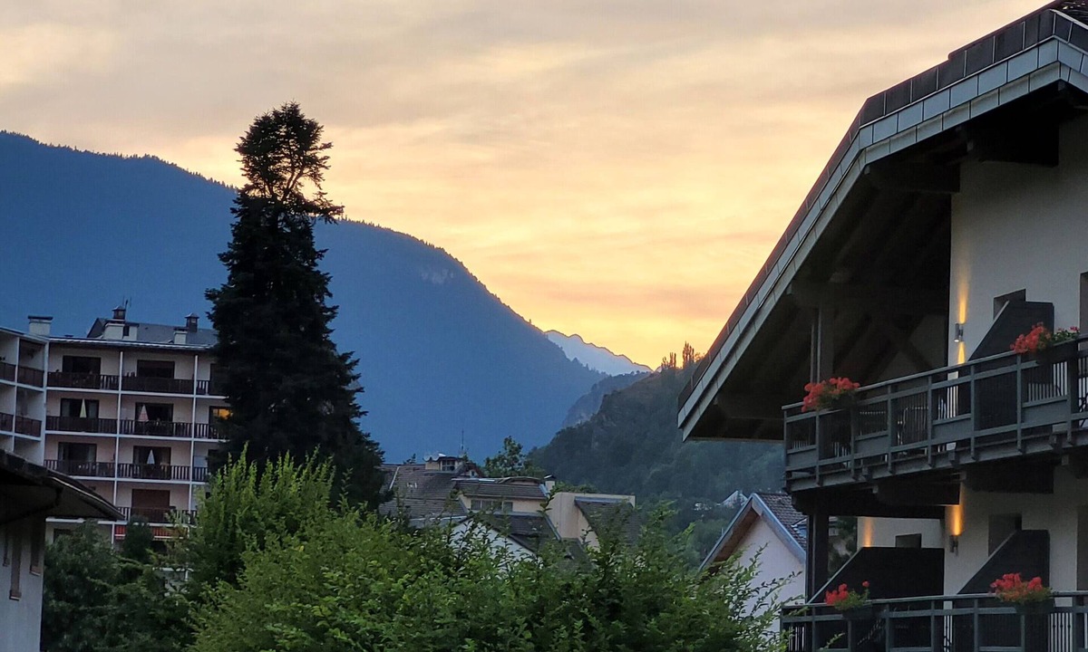 Brides-les-Bains Apartment | Spacious 6-Person Apartment in Central Brides-les-Bains with Mountain View