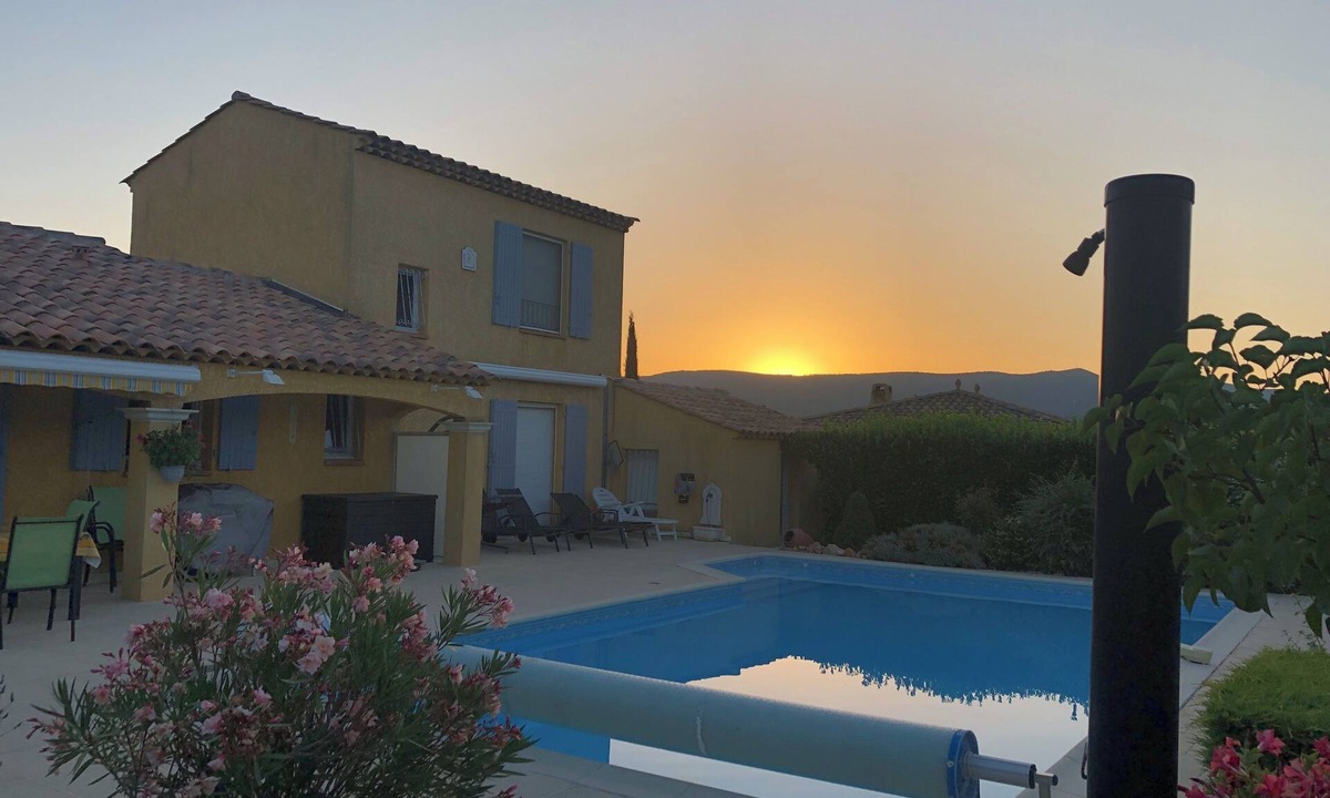 Regusse Villa | Spacious air-conditioned villa (sleeps 6-7), bright and comfortable