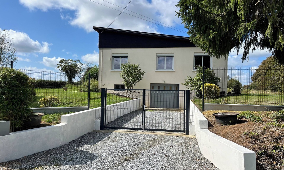 Sevignacq House | Spacious and functional country house in a village with shops