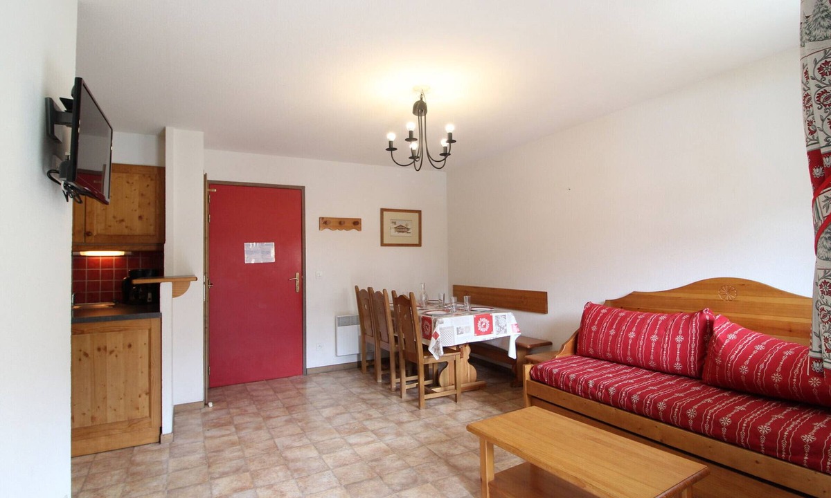 Val Cenis Apartment | Spacious apartment for 6 with balcony and parking at the slopes' foot