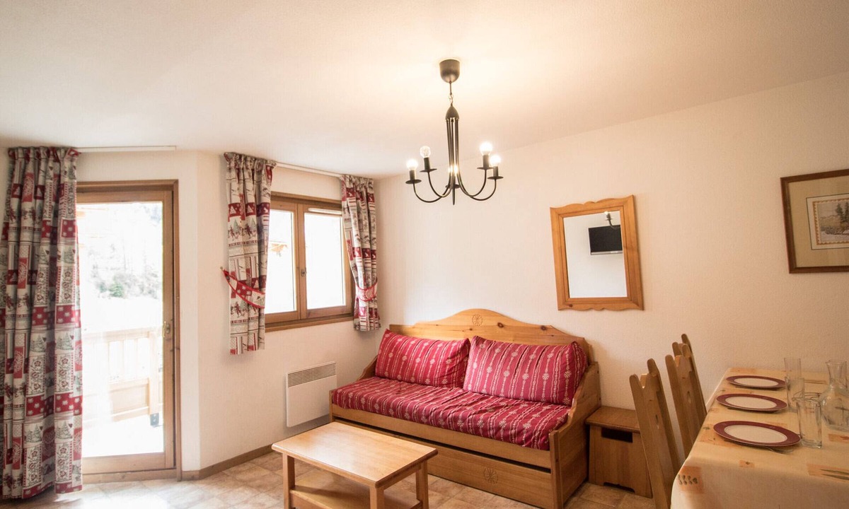 Val Cenis Apartment | Spacious apartment for 6, south balcony, parking
