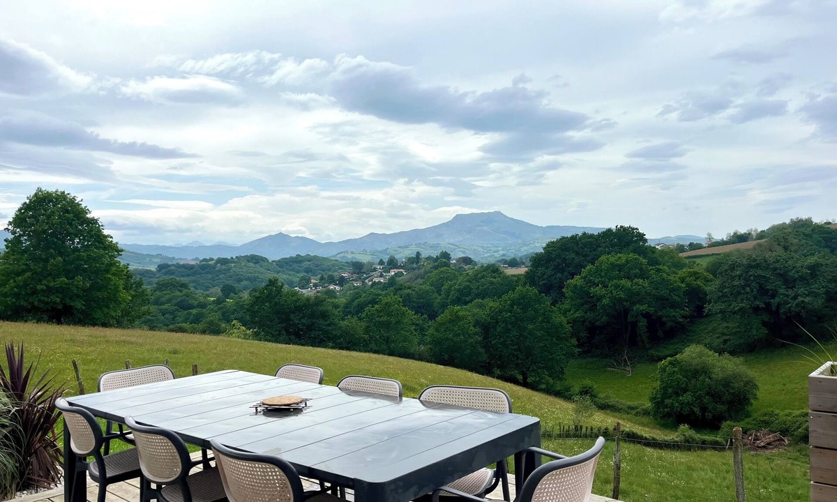 Souraide Apartment | Spacious apartment—ideal setting—great location