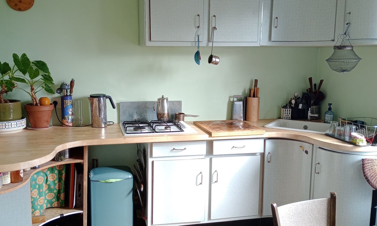 Redon House | Spacious house with lush garden, 10 minutes' walk from town center.