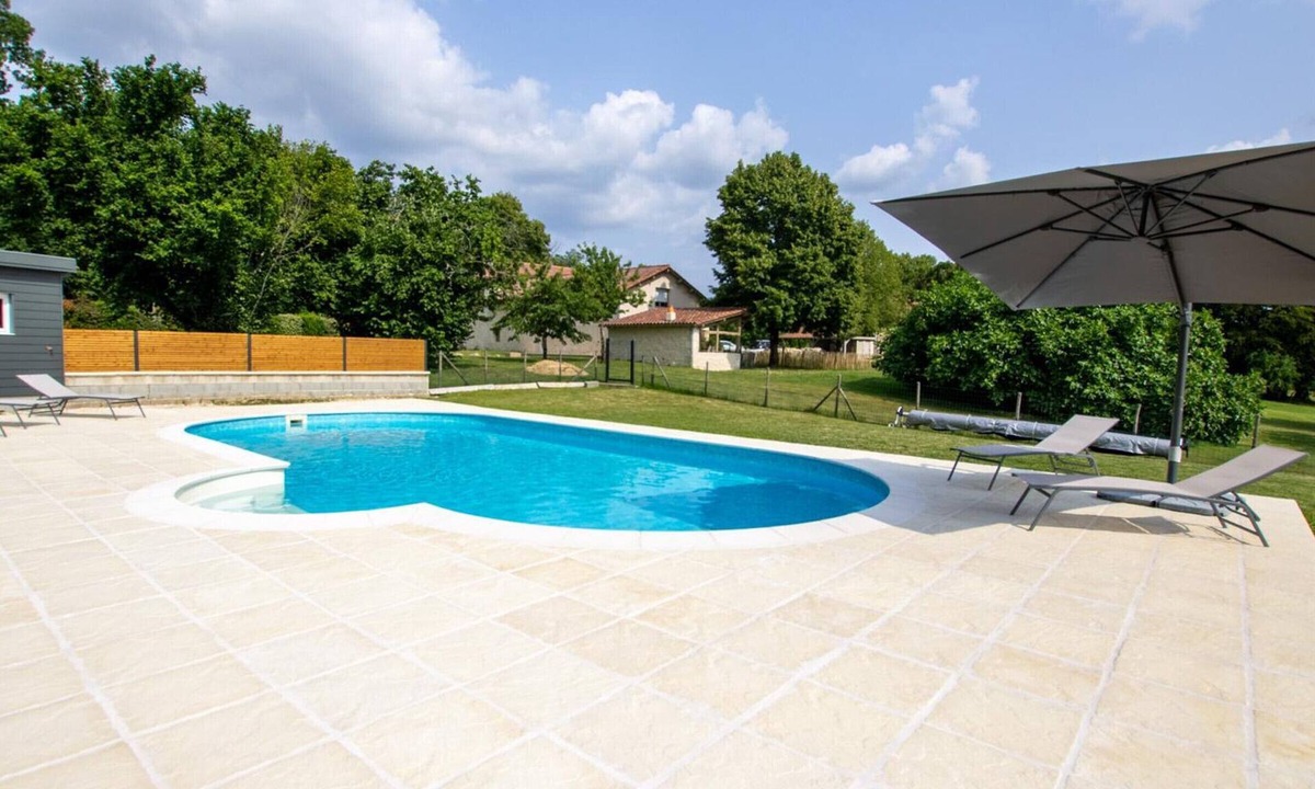 Agonac Cottage | Spacious house with pool and private pond, near Brantôme