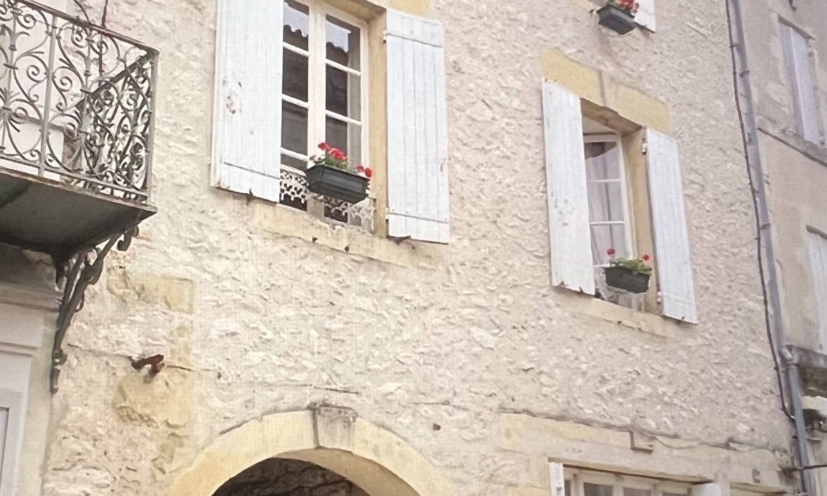 Monflanquin House | Spacious, light & airy, Romantic village home set off Monflanquin Village Square