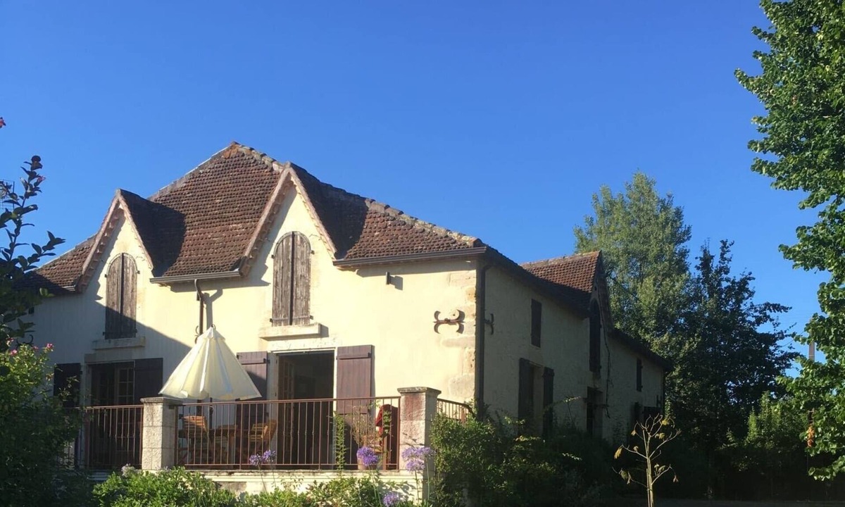 Aignan House | Spacious, tranquil Gascon farmhouse in Gers with pool/WiFi, sleeps 8