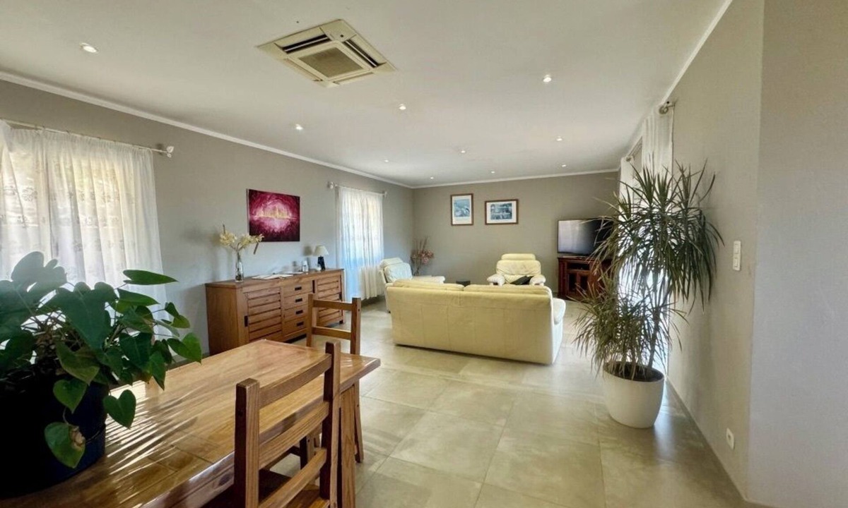 Arbellara Villa | Spacious villa, 10 people, beaches 15 minutes away, ideal for family and friends