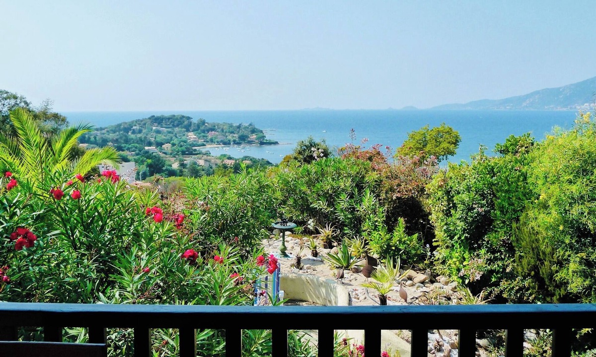 Porticcio Villa | Spacious villa 500m from the sea with views onto the gulf of Ajaccio & mountains
