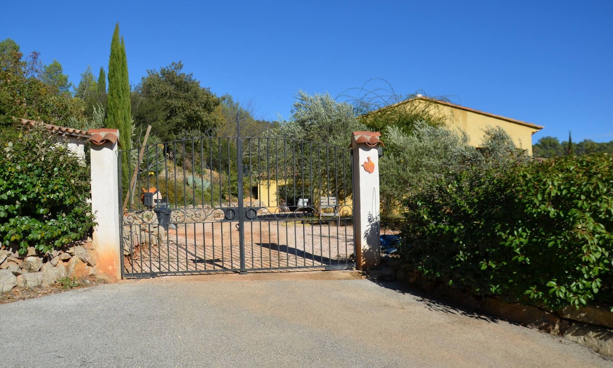 Cabasse Villa | Spacious villa with swimming pool in the heart of Provence