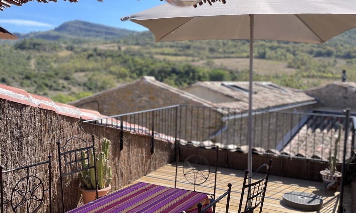 Taurize Cottage | spacious village house with terrace & pool