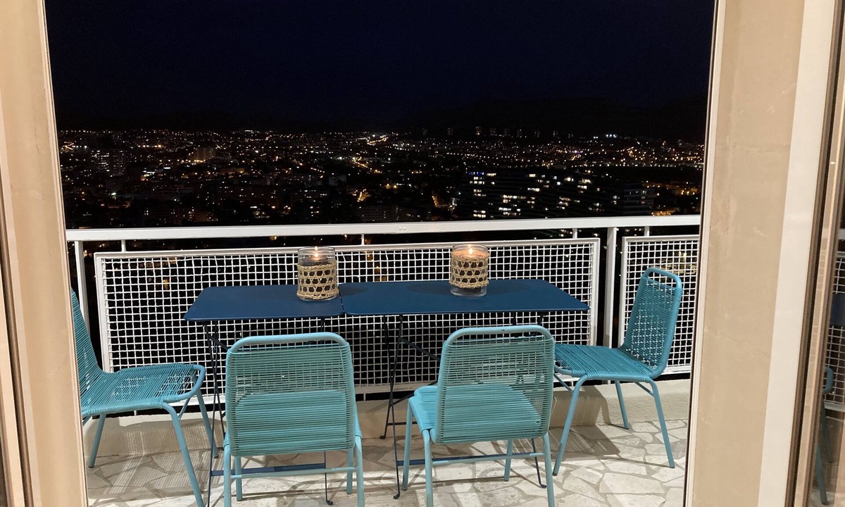 Prado-Perier Apartment | Splendid panoramic sea and city views