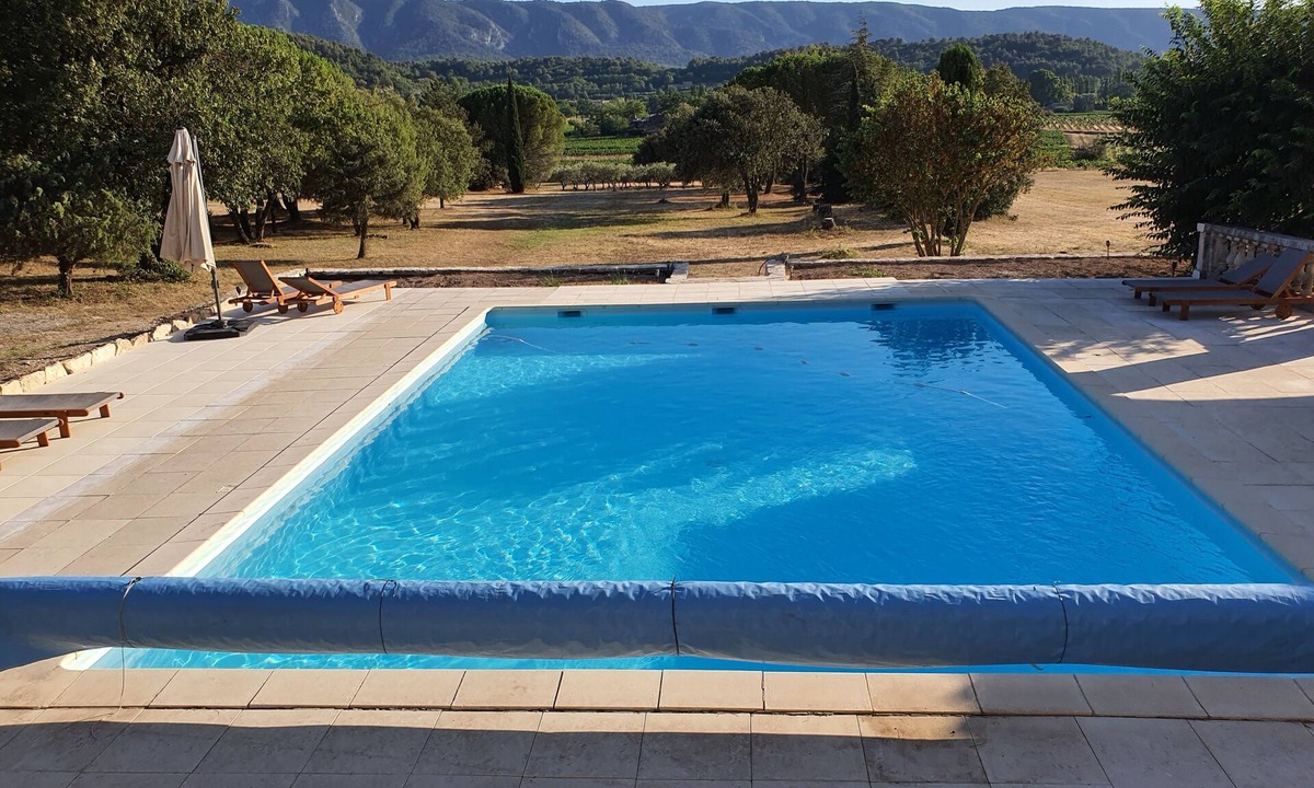 Menerbes Villa | Splendid Provencal property with breathtaking views
