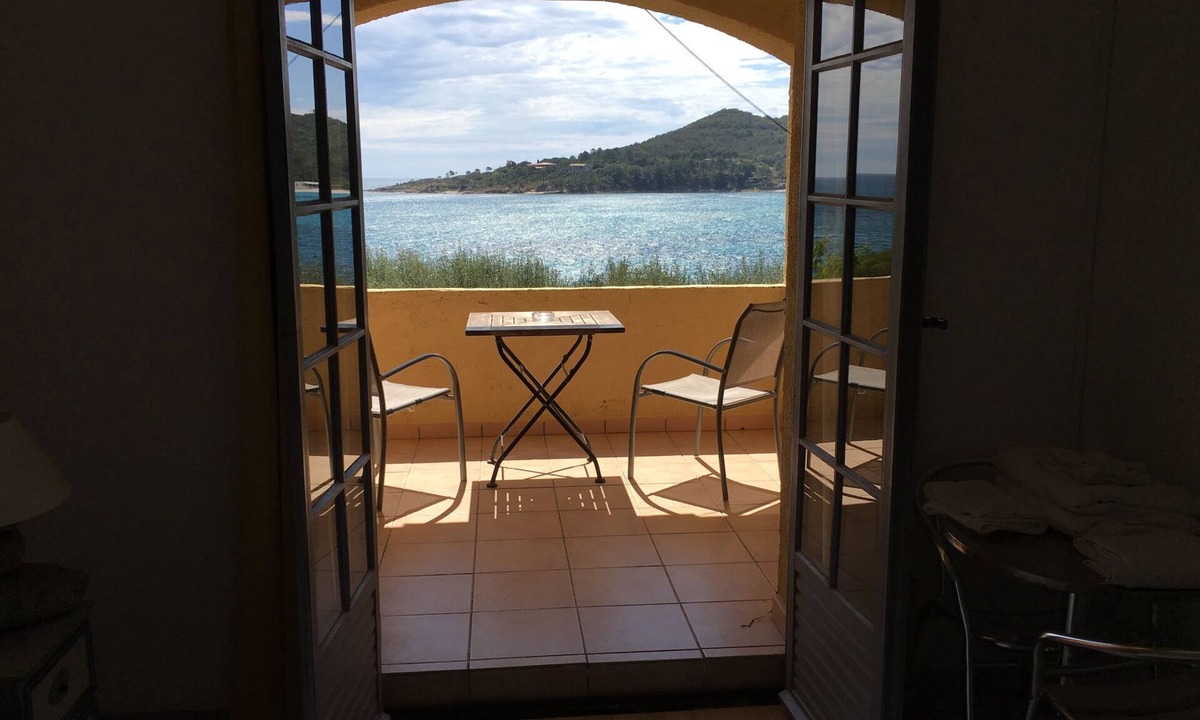 Favone Apartment | Studio 1-Apartment-Ensuite with Shower-Sea view