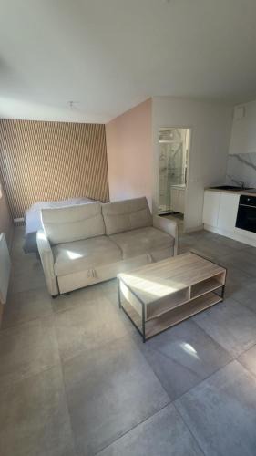 Douai Apartment | Studio 145 E
