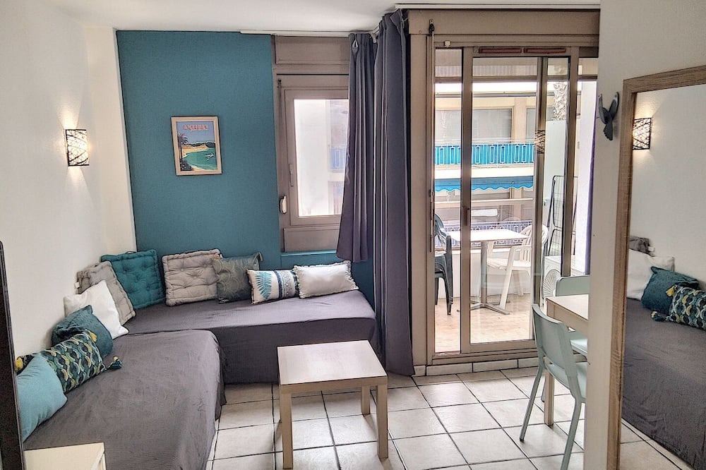Juan-les-Pins Apartment | Studio 309 Bord de mer Résidence Graziella