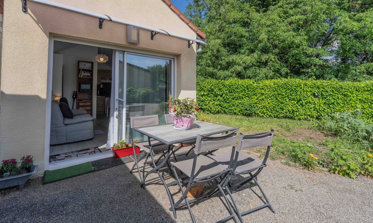 Montoulieu Apartment | Studio Apartment 'Jardin Fleuri - Proche Foix' with Mountain View, Private Terrace and Wi-Fi