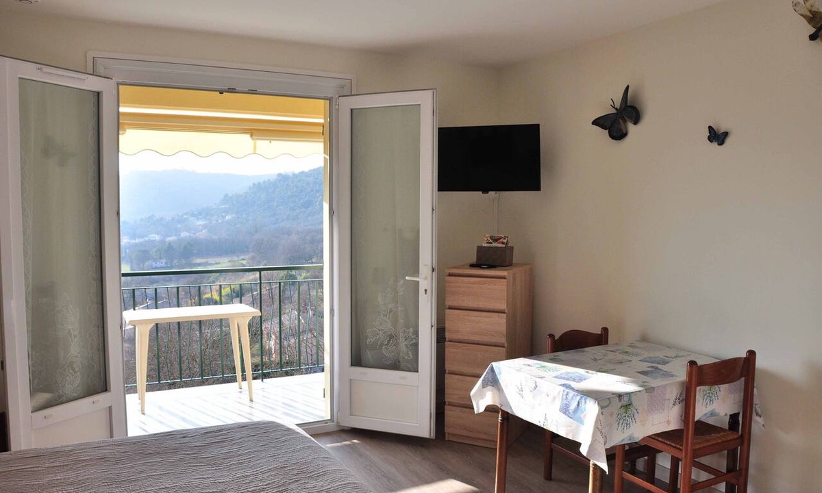 Greoux-les-Bains Apartment | Studio Apartment 'À Louer Gréoux' with Private Terrace, Balcony and Wi-Fi
