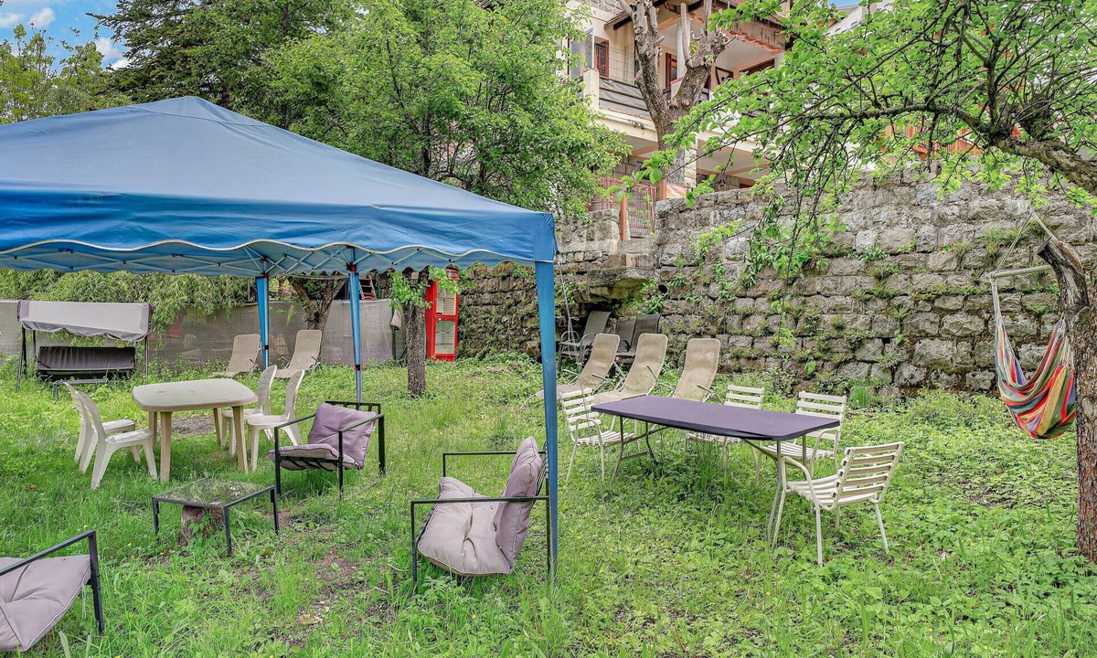 Entraunes Apartment | Studio Apartment 'En Montagne, Mercantour' with Mountain View, Shared Garden and Wi-Fi