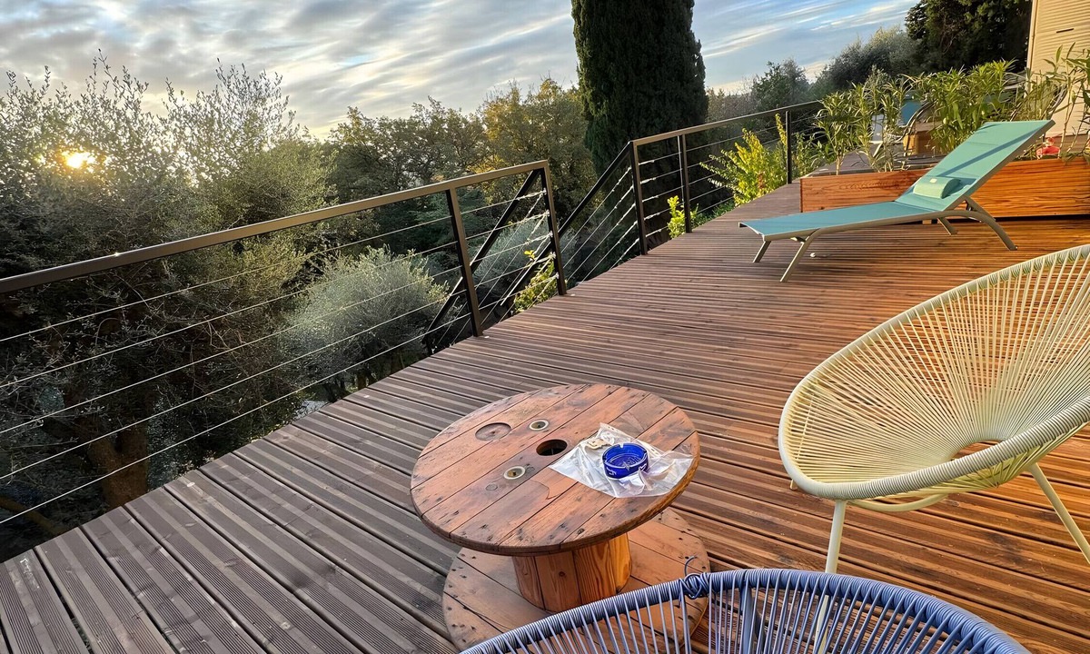 Speracedes Apartment | Studio Apartment 'Soleil Et Palmiers' with Shared Pool, Wi-Fi and Air Conditioning