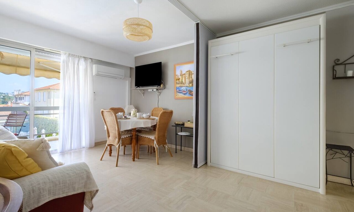 Riou - Petit Juas - Av de Grasse Apartment | Studio 'Bellevue Cannes' with Mountain View, Shared Pool and Air Conditioning
