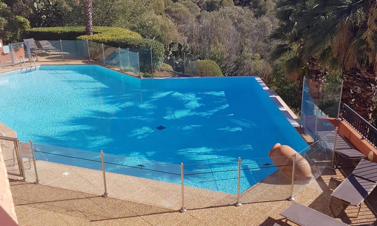 Bormes-Les-Mimosas Apartment | Studio Bormes-les-Mimosas with swimming pool