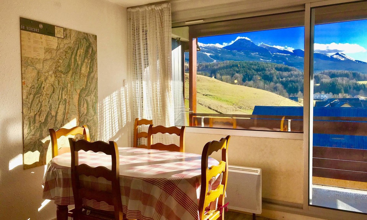 Villard-de-Lans Apartment | Studio cabin with balcony, mountain view near village center