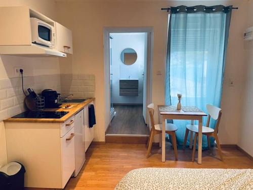 Castres Apartment | Studio Charles de Gaulle II l Rez-de-chaussée