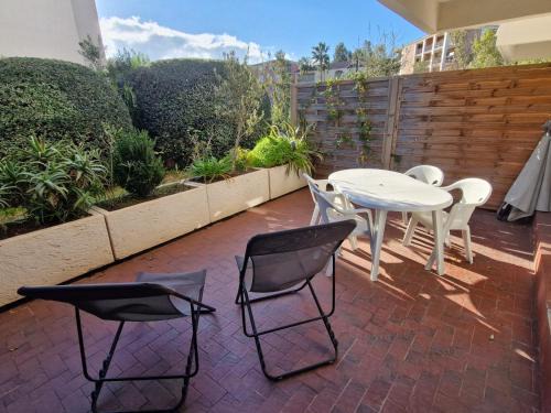 Sainte-Maxime Apartment | Studio climatisé avec parking, proche centre Sainte-Maxime - FR-1-780-60