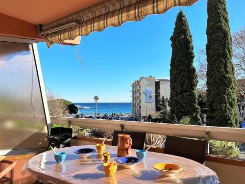 Le Lavandou Apartment | Studio climatisé avec terrasse et parking près de la plage - FR-1-251-202