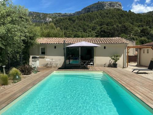 Fontaine-de-Vaucluse Apartment | Studio de charme avec piscine
