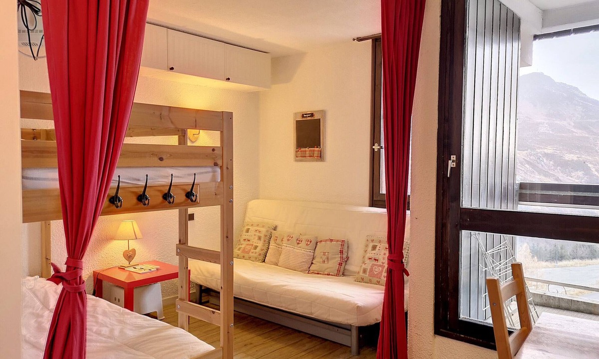 Reberty Apartment | Studio for 3, ski-in/out, balcony & equipped kitchen
