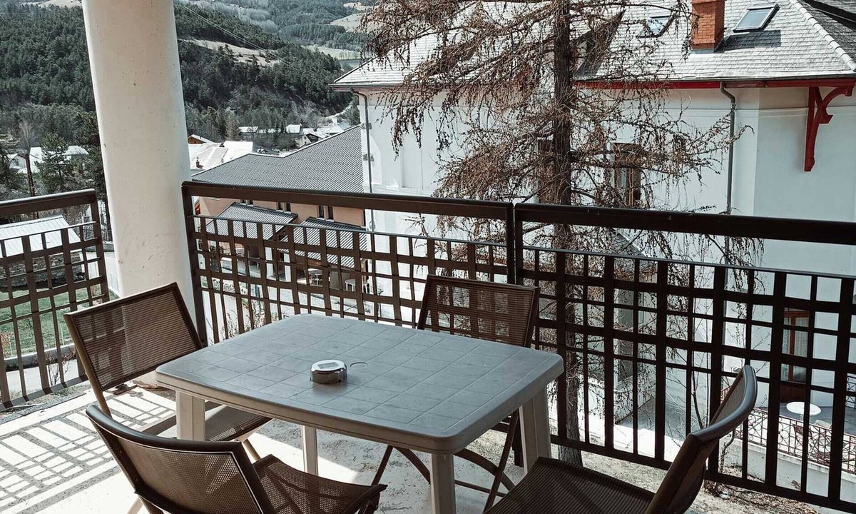 Jausiers Apartment | Studio for 4 pers with south terrace, pets allowed