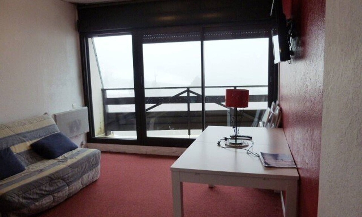 Arette Apartment | Studio for 6 at the slopes with balcony, ski locker, and free parking