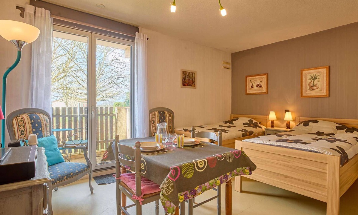 Barbotan-les-Thermes Apartment | Studio for 2 near Lake Uby, pets allowed, parking, wifi
