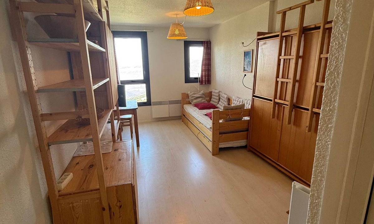 Prapoutel Apartment | Studio for 3, slopeside in Les Adrets