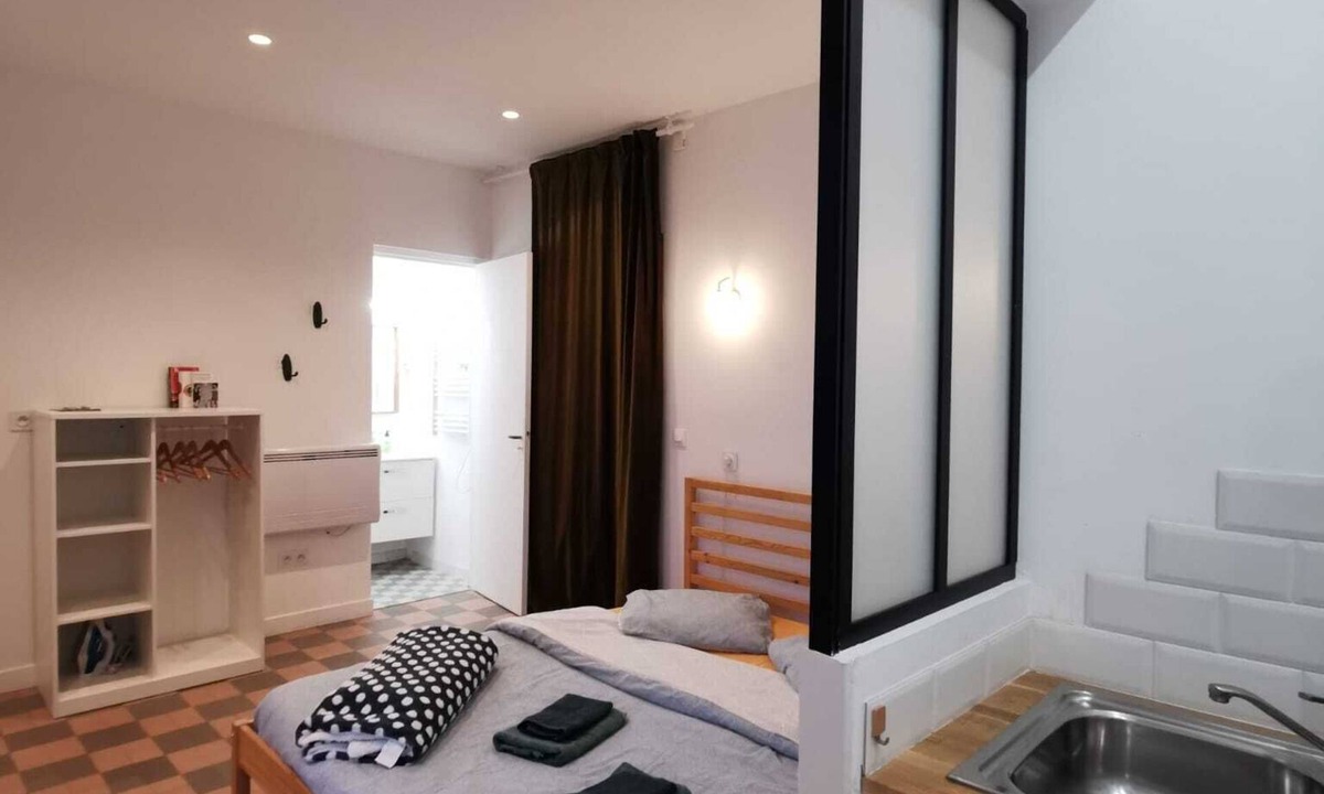 2nd Arrondissement Apartment | Studio Lacydon Panier